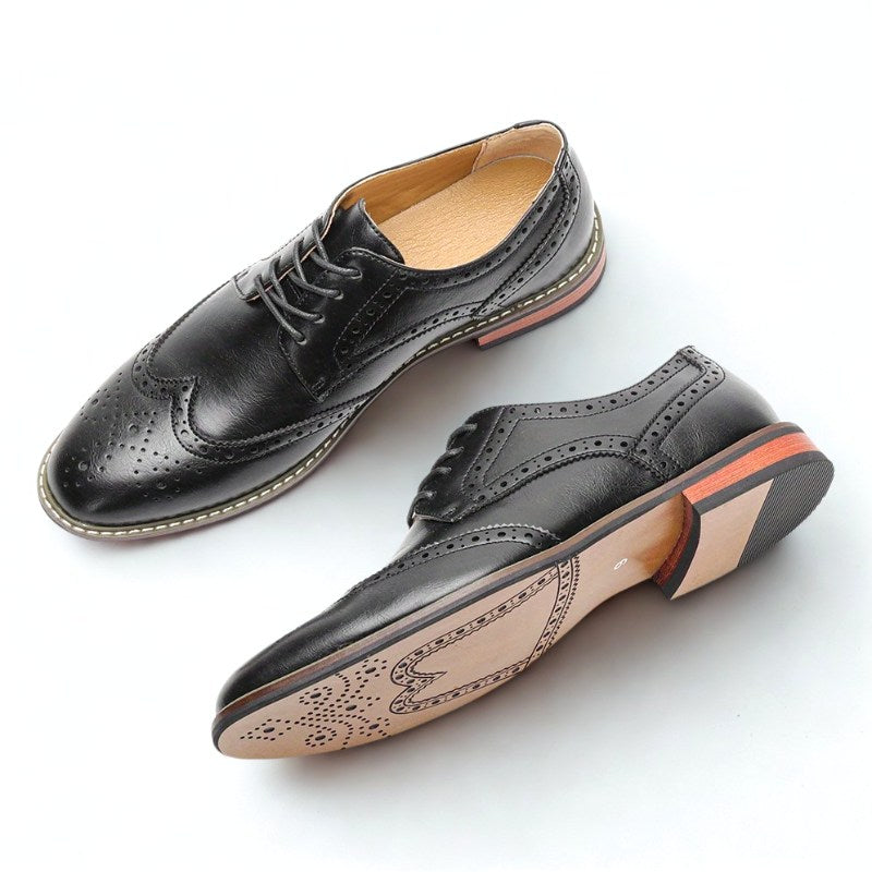 Scarpa Oxford Nera – Design Sobrio e Raffinato