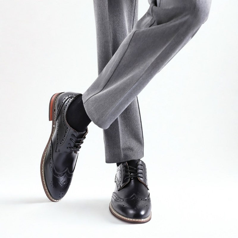Scarpa Oxford Nera – Design Sobrio e Raffinato